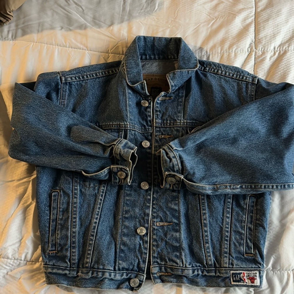 Gap kid’s Chicago bulls denim jacket
